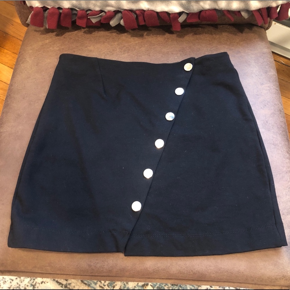 Black elastic and high waist asymmetrical skirt
